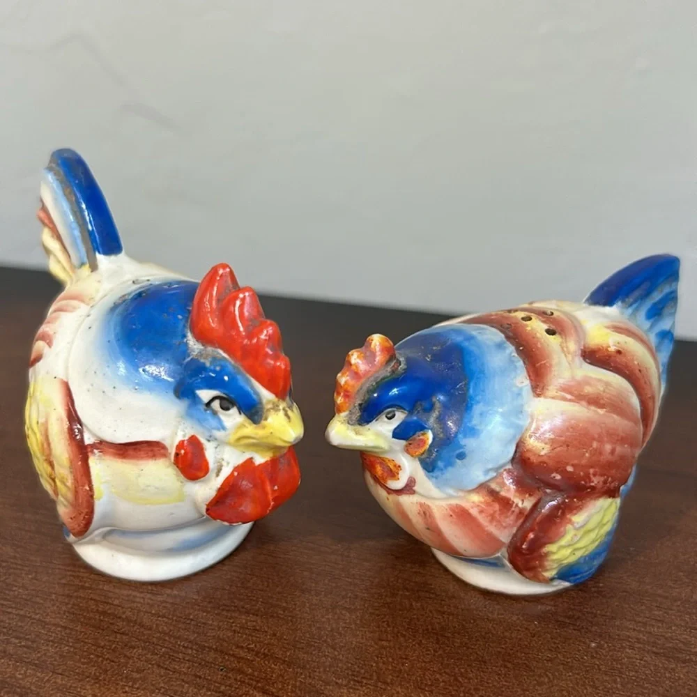 Vintage rooster and chicken salt/ pepper shakers